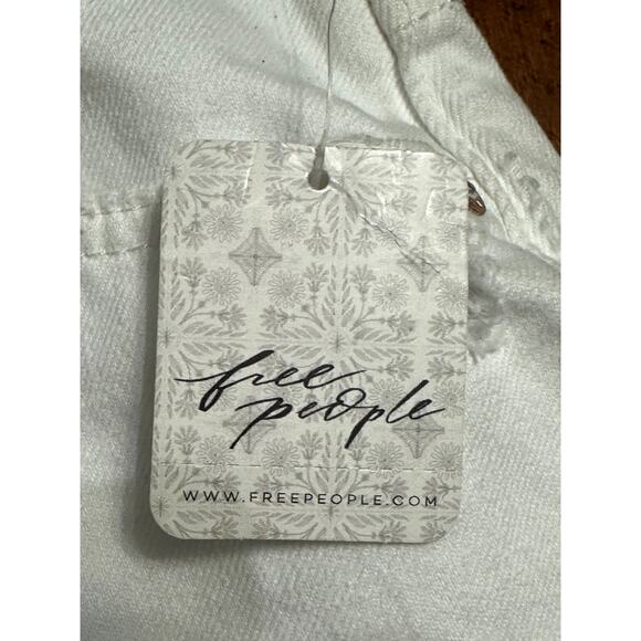 Free People Lasso Denim Short Distressed High Rise Buttoned White Women's 25 NWT - Picture 8 of 10